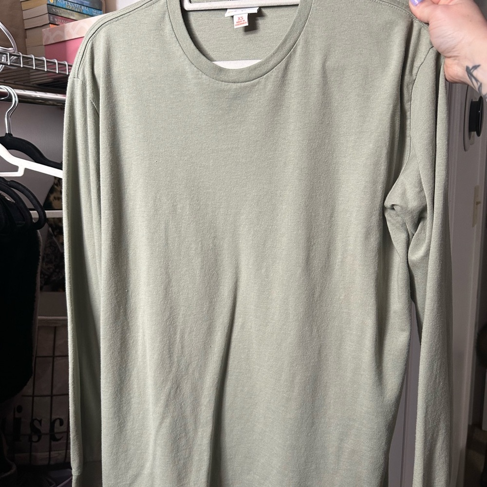 Gender Neutral Green Crew Neck Shirt